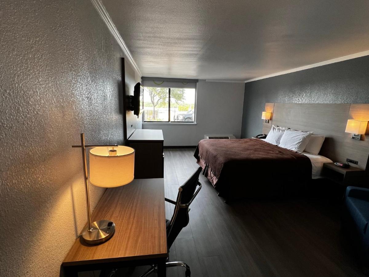 Super 8 By Wyndham Fort Worth Entertainment District Εξωτερικό φωτογραφία
