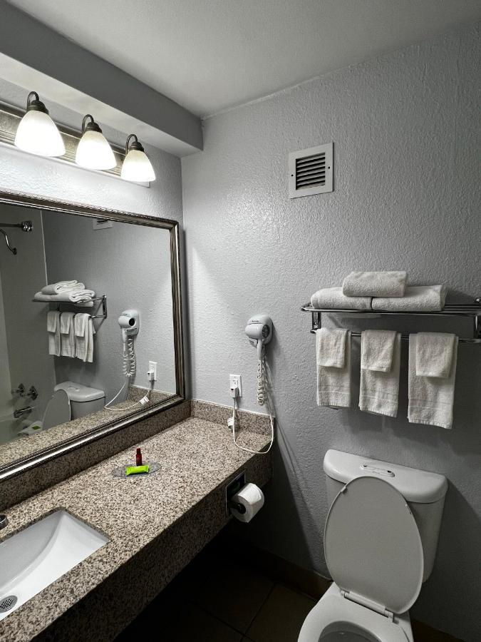 Super 8 By Wyndham Fort Worth Entertainment District Εξωτερικό φωτογραφία