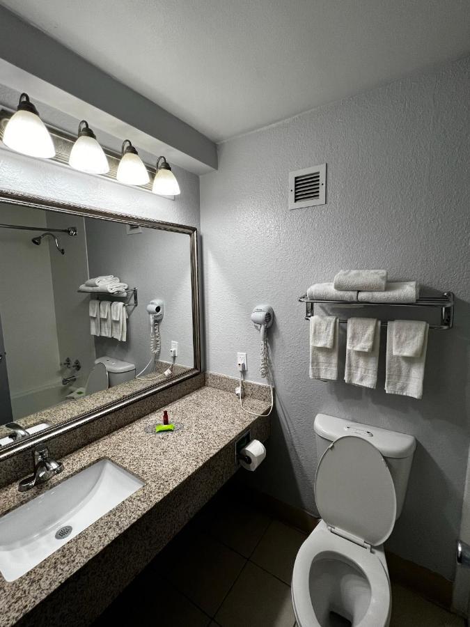 Super 8 By Wyndham Fort Worth Entertainment District Εξωτερικό φωτογραφία