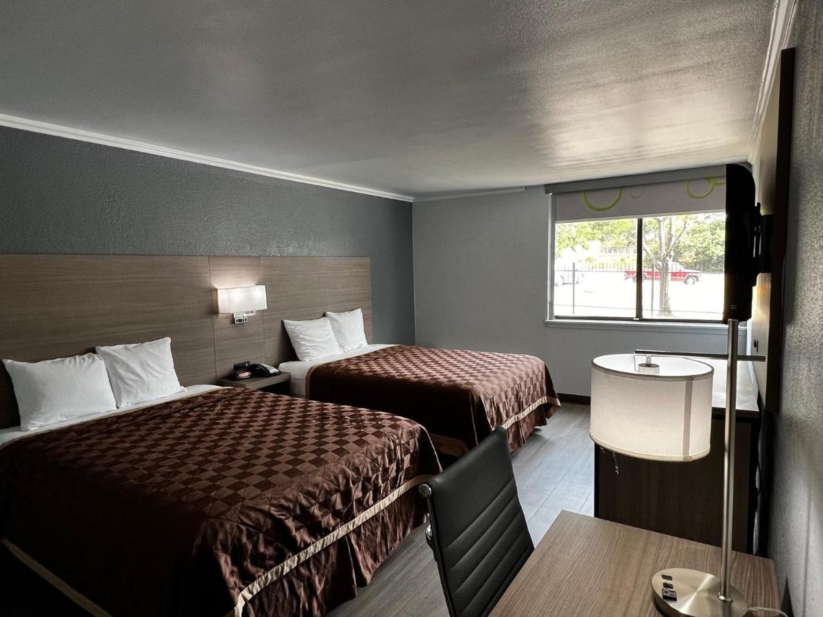 Super 8 By Wyndham Fort Worth Entertainment District Εξωτερικό φωτογραφία