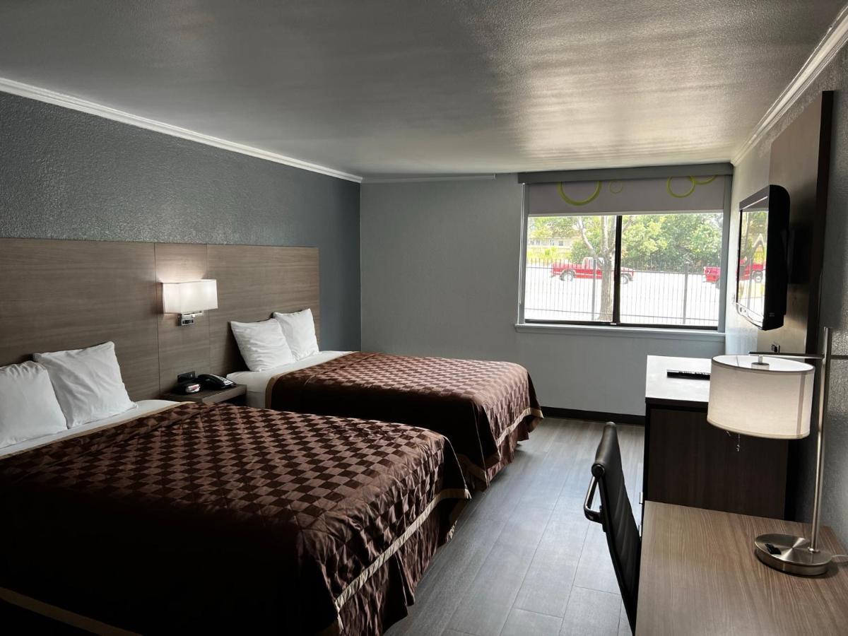 Super 8 By Wyndham Fort Worth Entertainment District Εξωτερικό φωτογραφία